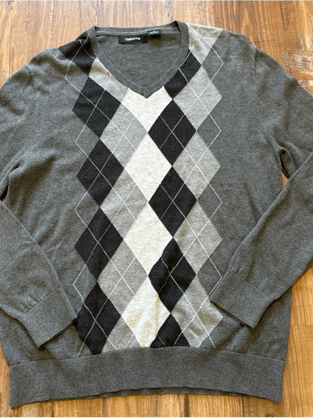 Claiborne Men's Gray Argyle V-Neck Sweater